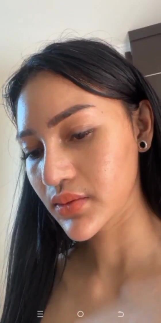 Gái xinh vú to lồn múp khoe hàng trên live phần 2